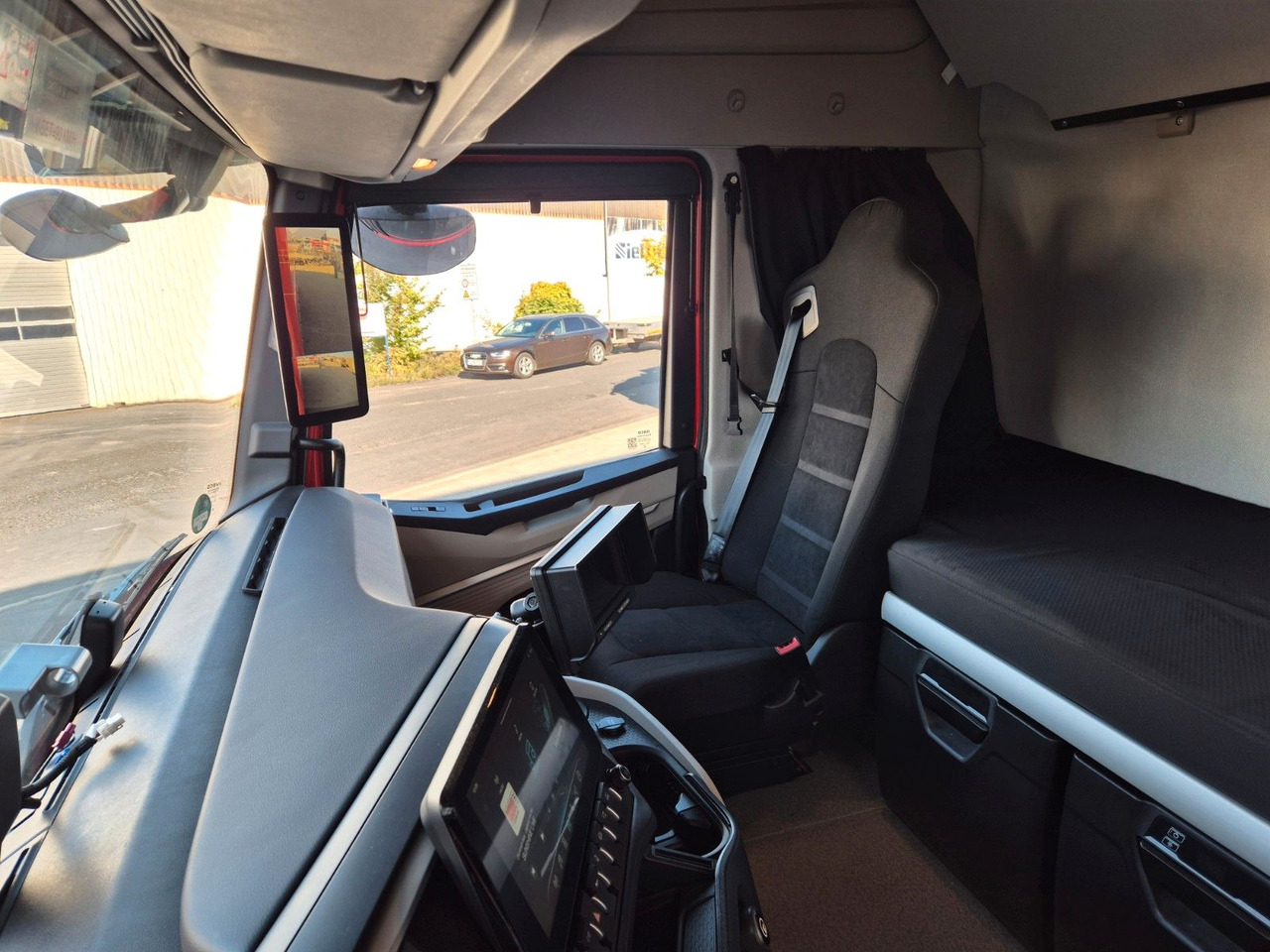 Camión transporte de bebidas Iveco AS260S50Y/FS Schwenkwand LBW 2xAHK CAM Intarder: foto 21