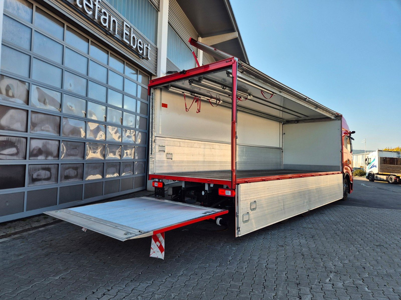 Camión transporte de bebidas Iveco AS260S50Y/FS Schwenkwand LBW 2xAHK CAM Intarder: foto 13