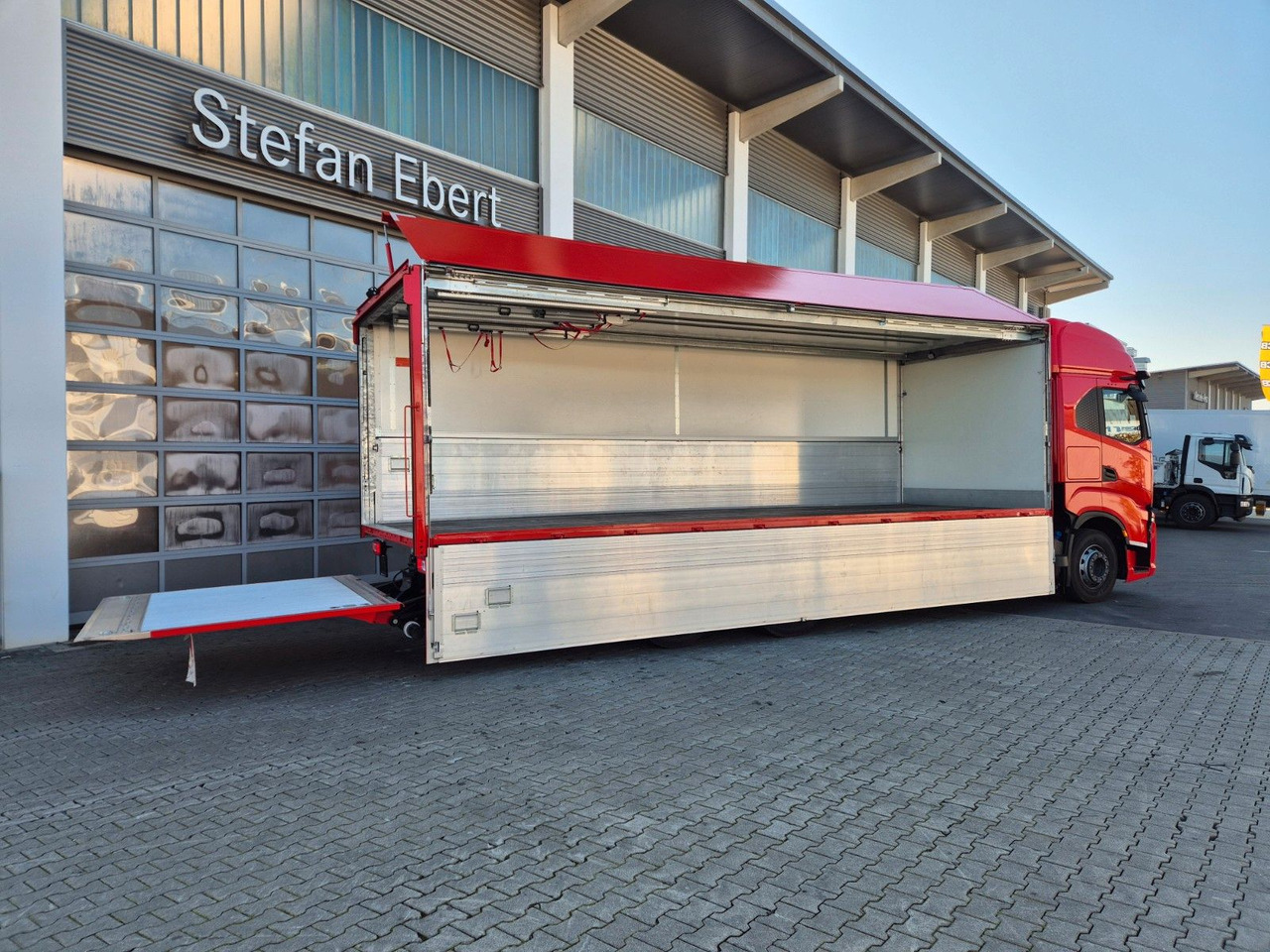 Camión transporte de bebidas Iveco AS260S50Y/FS Schwenkwand LBW 2xAHK CAM Intarder: foto 36