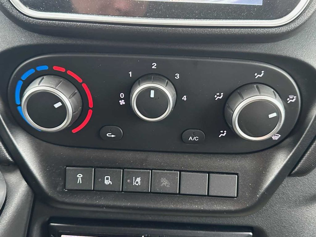 Arrendamiento de Iveco Daily 50C18H A8 DoKa *AHK*Automatik*7-Sitze*  Iveco Daily 50C18H A8 DoKa *AHK*Automatik*7-Sitze*: foto 15