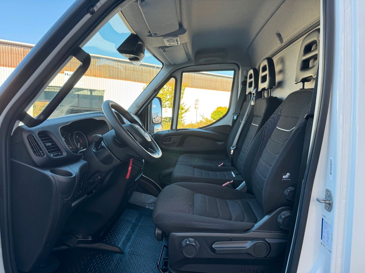 Arrendamiento de  Iveco Daily 70C18 A8 *Koffer*LBW*Automatik* Iveco Daily 70C18 A8 *Koffer*LBW*Automatik*: foto 11 Arrendamiento de  Iveco Daily 70C18 A8 *Koffer*LBW*Automatik* Iveco Daily 70C18 A8 *Koffer*LBW*Automatik*: foto 11