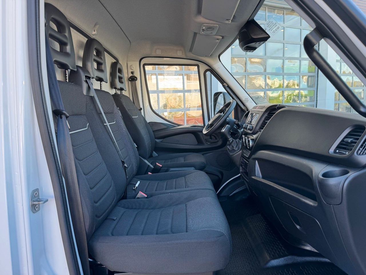 Arrendamiento de  Iveco Daily 70C18 A8 *Koffer*LBW*Automatik* Iveco Daily 70C18 A8 *Koffer*LBW*Automatik*: foto 18 Arrendamiento de  Iveco Daily 70C18 A8 *Koffer*LBW*Automatik* Iveco Daily 70C18 A8 *Koffer*LBW*Automatik*: foto 18