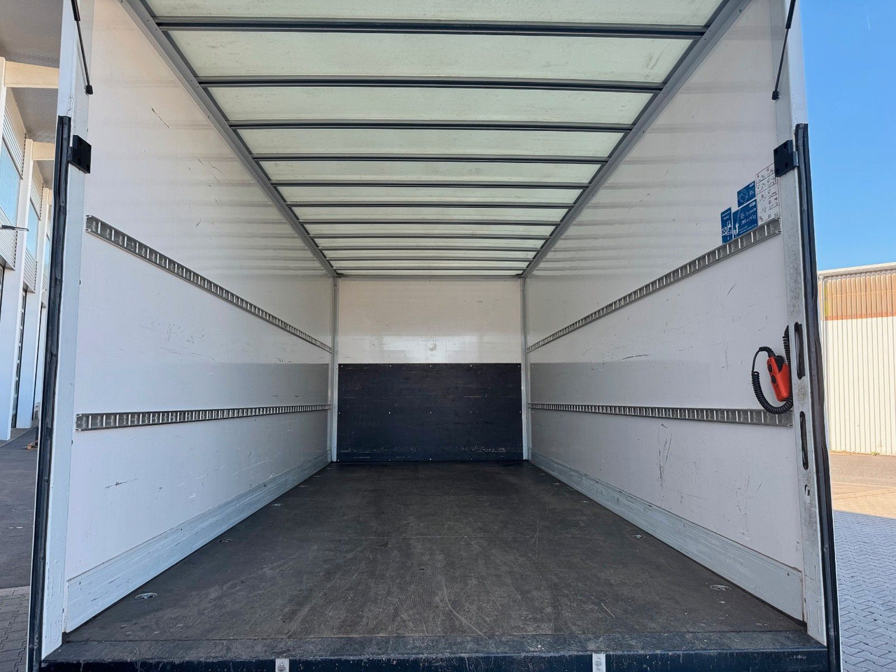 Arrendamiento de  Iveco Daily 70C18 A8 *Koffer*LBW*Automatik* Iveco Daily 70C18 A8 *Koffer*LBW*Automatik*: foto 6 Arrendamiento de  Iveco Daily 70C18 A8 *Koffer*LBW*Automatik* Iveco Daily 70C18 A8 *Koffer*LBW*Automatik*: foto 6