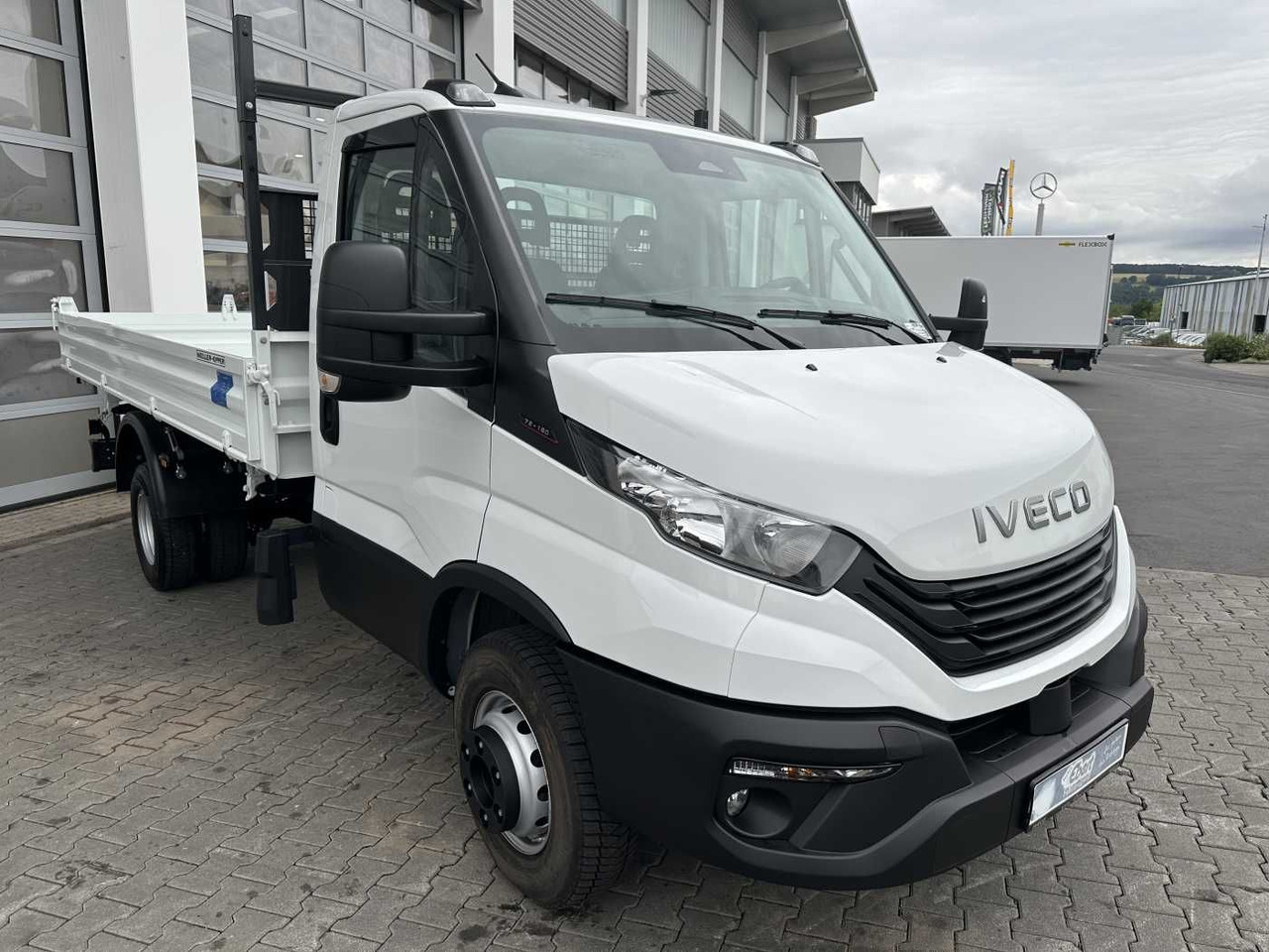 Iveco Daily 70C18H 3-S.-Kipper *R3.750mm*2xAHK* - Furgoneta basculante: foto 3 Iveco Daily 70C18H 3-S.-Kipper *R3.750mm*2xAHK* - Furgoneta basculante: foto 3