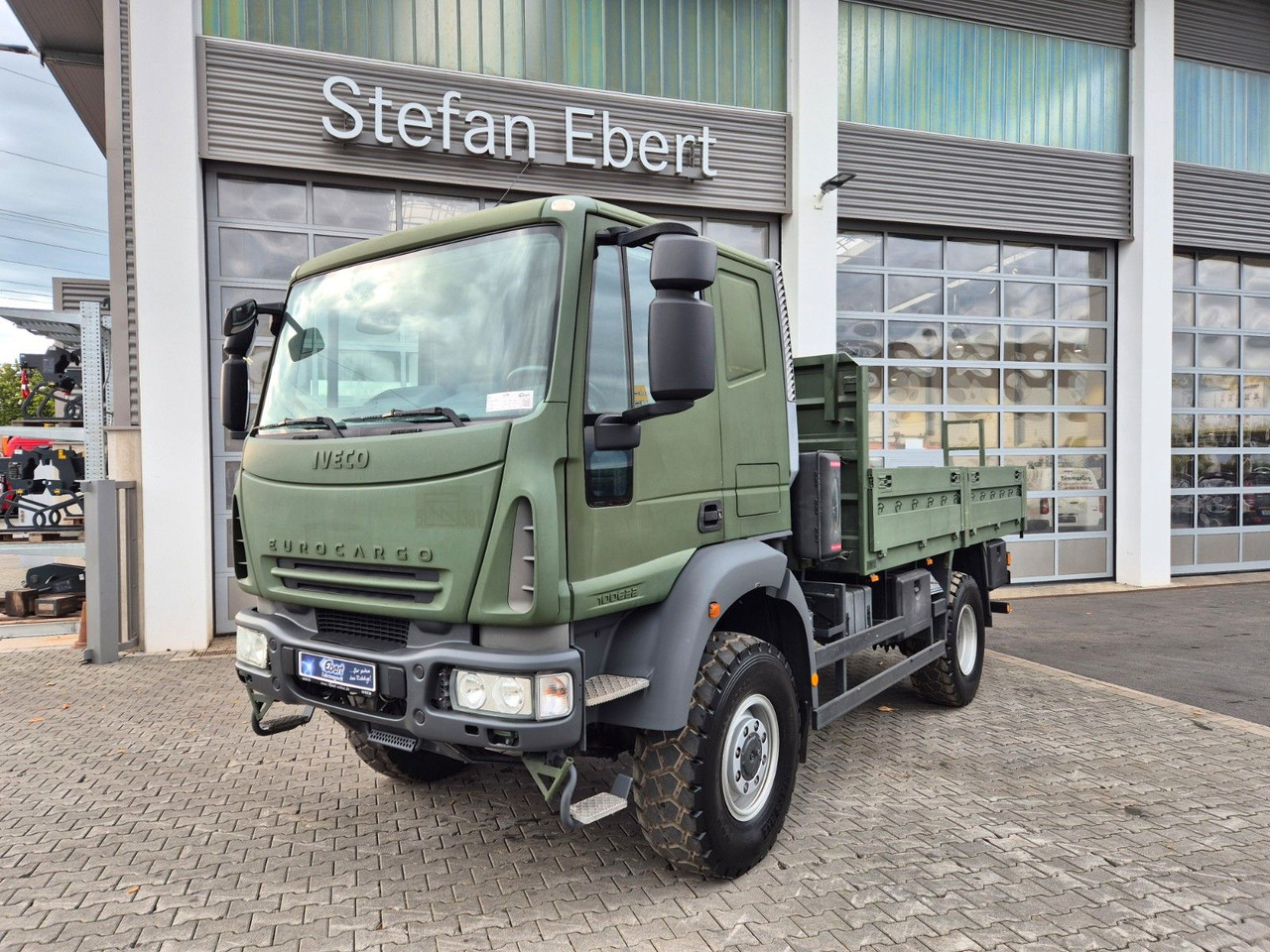 Iveco Eurocargo ML100E22WM-BW 4x4 Pritsche L-Haus Bett - Camión caja abierta: foto 1 Iveco Eurocargo ML100E22WM-BW 4x4 Pritsche L-Haus Bett - Camión caja abierta: foto 1
