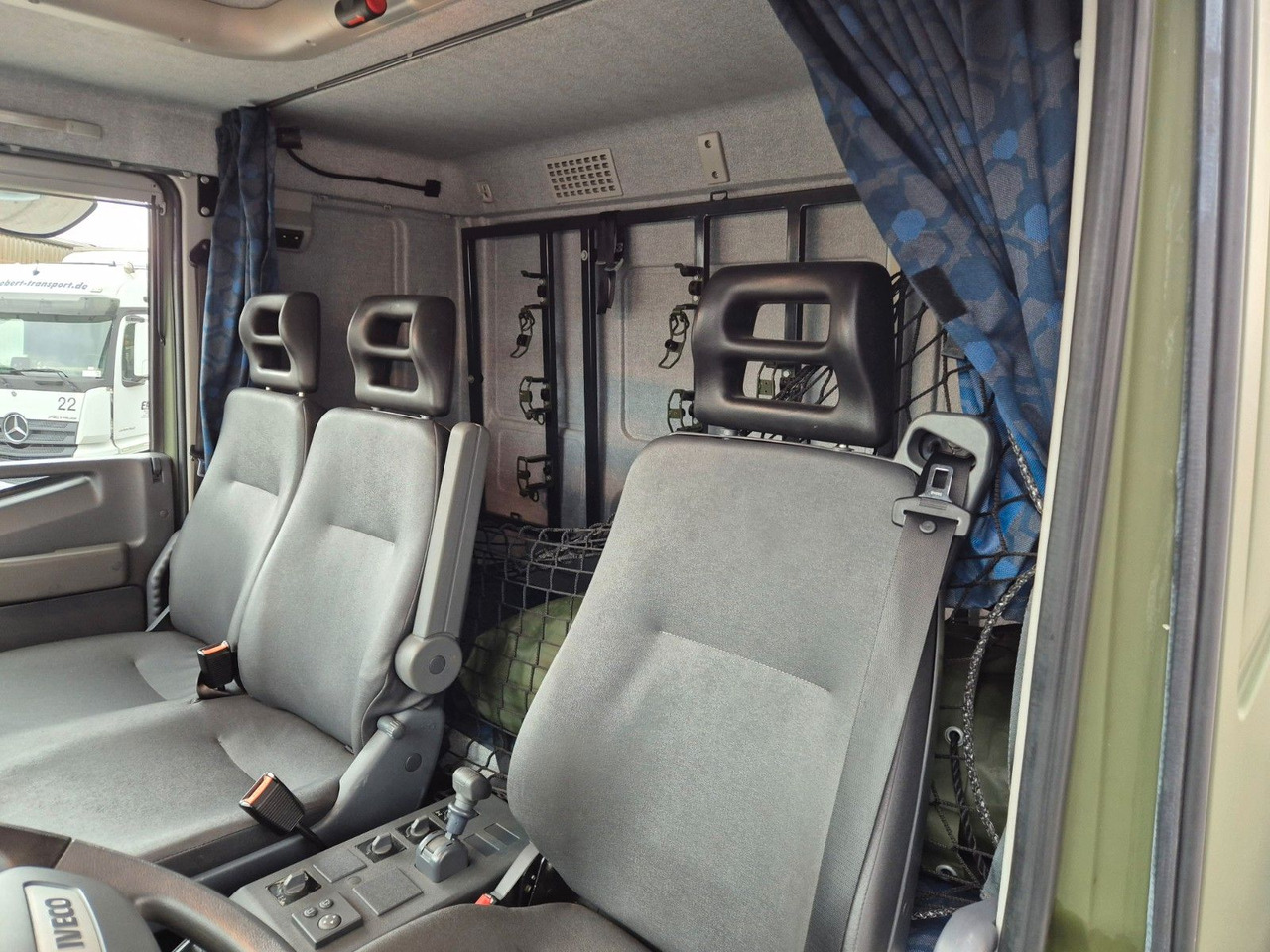 Camión caja abierta Iveco Eurocargo ML100E22WM-BW 4x4 Pritsche L-Haus Bett: foto 12 Camión caja abierta Iveco Eurocargo ML100E22WM-BW 4x4 Pritsche L-Haus Bett: foto 12