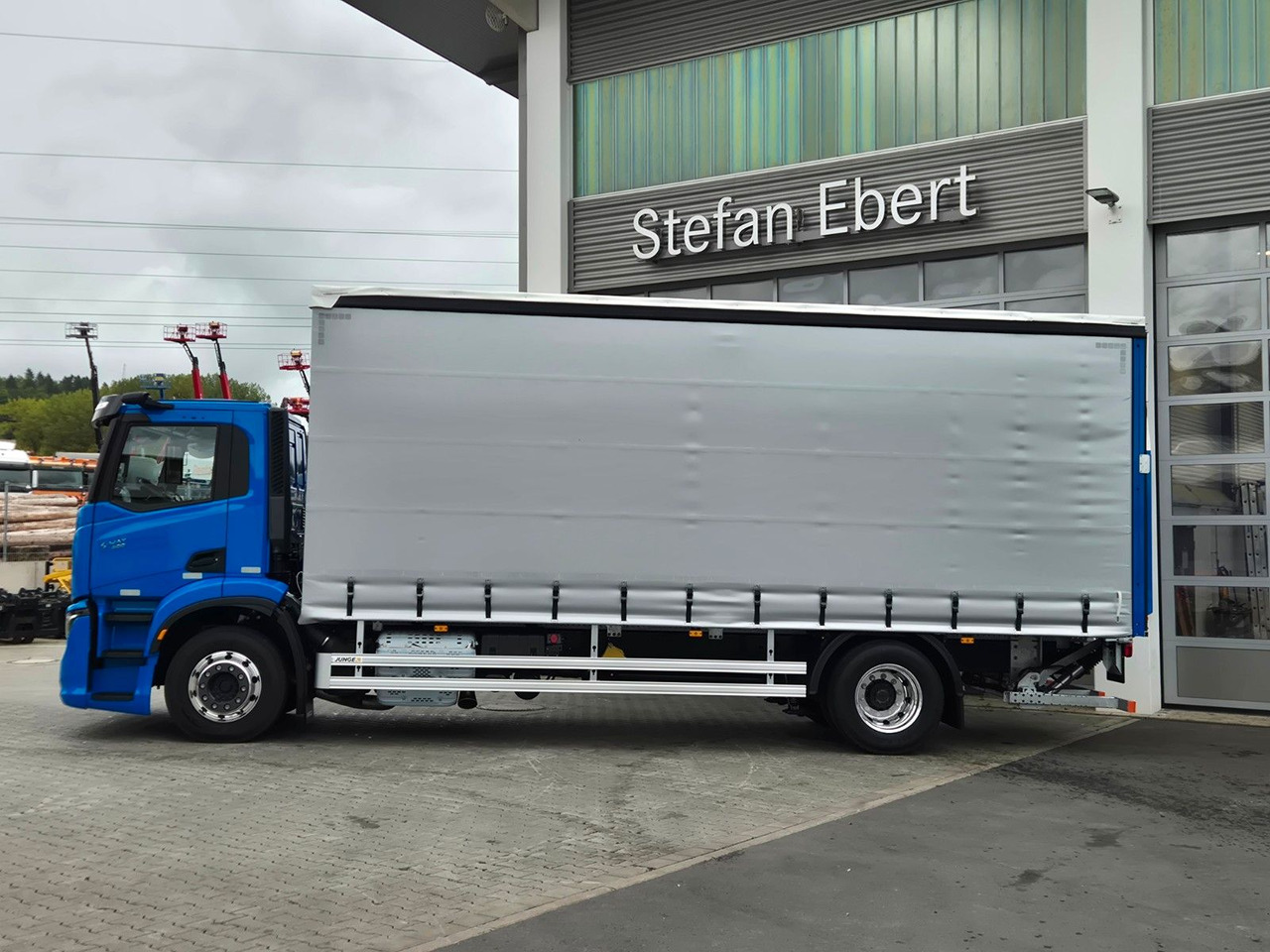 Iveco S-Way AD190S40/P Curtainsider *MirrorCam*LBW* - Camión lona: foto 5 Iveco S-Way AD190S40/P Curtainsider *MirrorCam*LBW* - Camión lona: foto 5