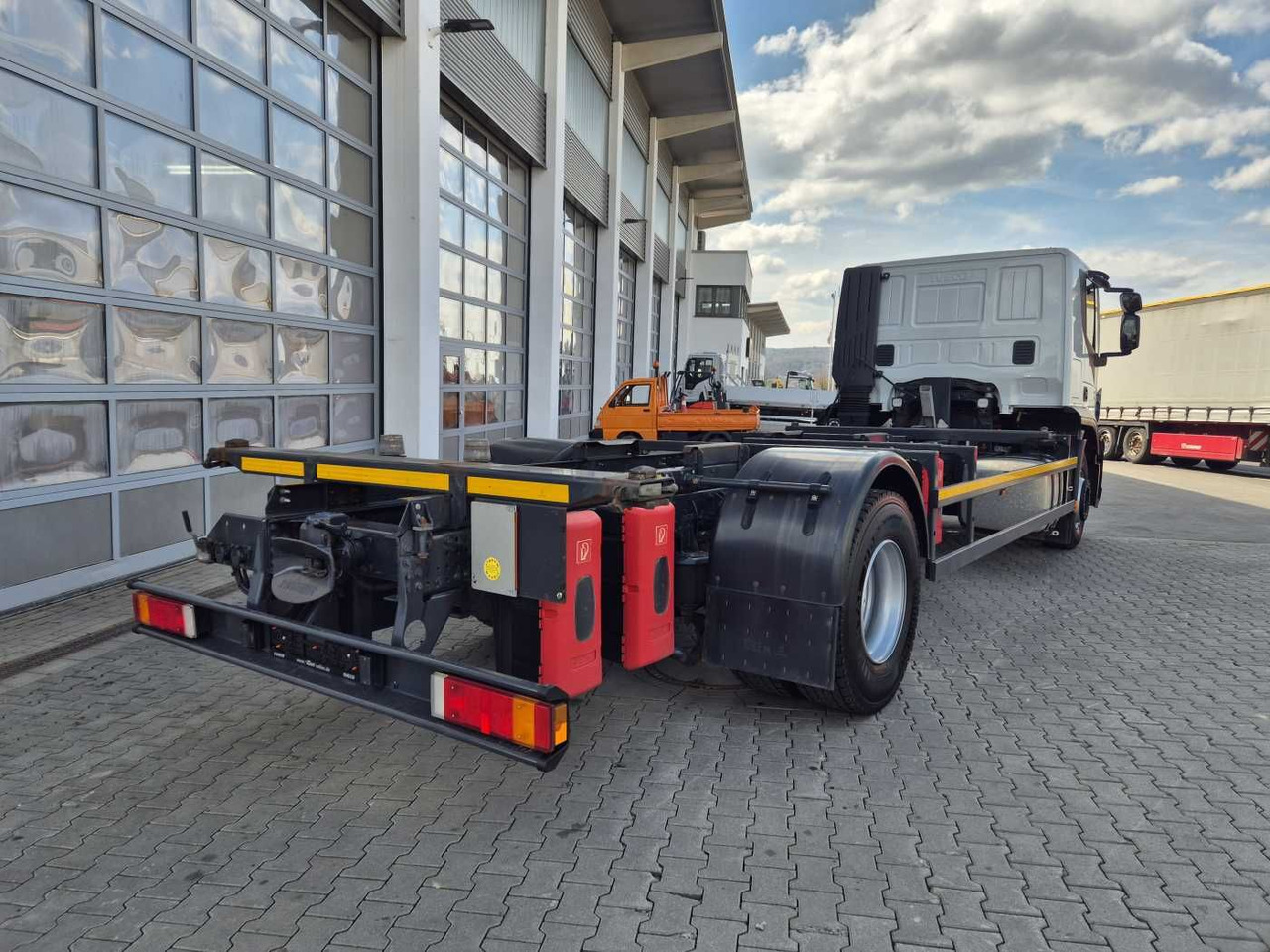 Arrendamiento de  Iveco Stralis AT190S31/P BDF Klima Standh. AHK Bett Iveco Stralis AT190S31/P BDF Klima Standh. AHK Bett: foto 9