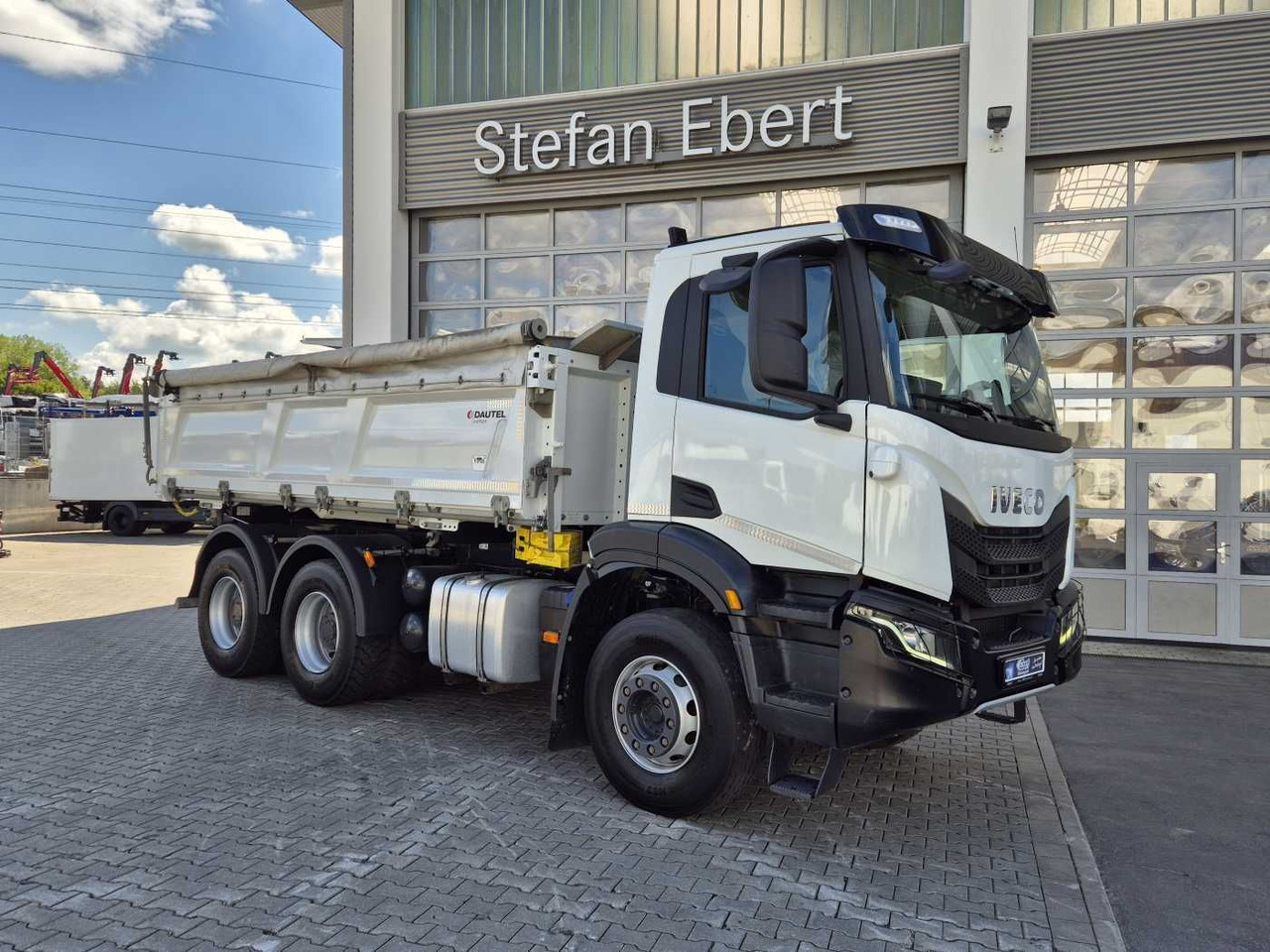 Iveco X-Way AD300X48Z HR 6x4 Intarder Bordmatic Kamera - Camión volquete: foto 3 Iveco X-Way AD300X48Z HR 6x4 Intarder Bordmatic Kamera - Camión volquete: foto 3