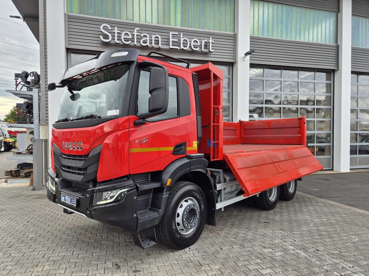 Iveco X-Way AD300X48Z HR OFF 6x4 Bordmatik Intarder - Camión volquete: foto 2 Iveco X-Way AD300X48Z HR OFF 6x4 Bordmatik Intarder - Camión volquete: foto 2