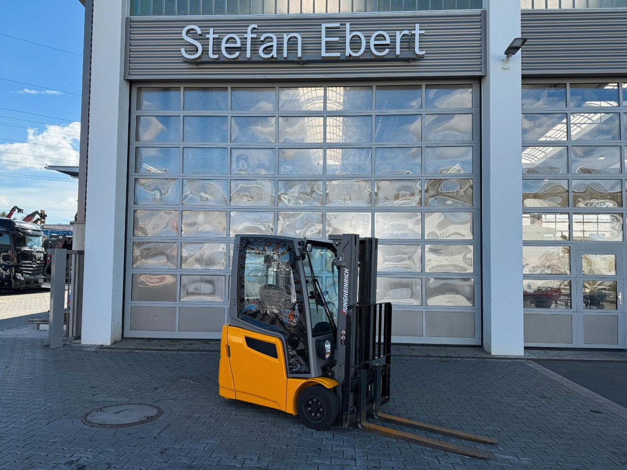 Jungheinrich EFG 215 / Triplex: 4.25m! / SS / nur 2.865h! - Carretilla elevadora eléctrica: foto 1 Jungheinrich EFG 215 / Triplex: 4.25m! / SS / nur 2.865h! - Carretilla elevadora eléctrica: foto 1