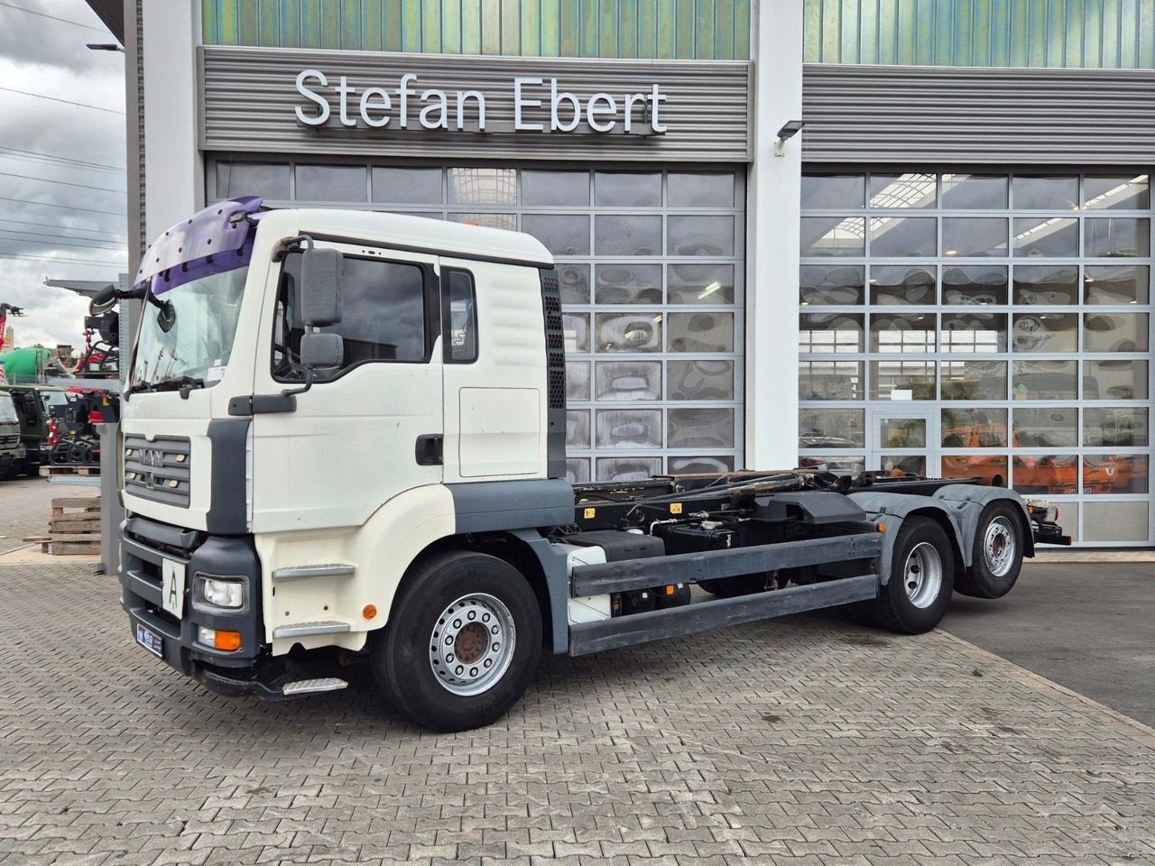MAN TGA 26.440 6x2-2 BL Meiller RK 20.70 Bett - Camión multibasculante: foto 4 MAN TGA 26.440 6x2-2 BL Meiller RK 20.70 Bett - Camión multibasculante: foto 4