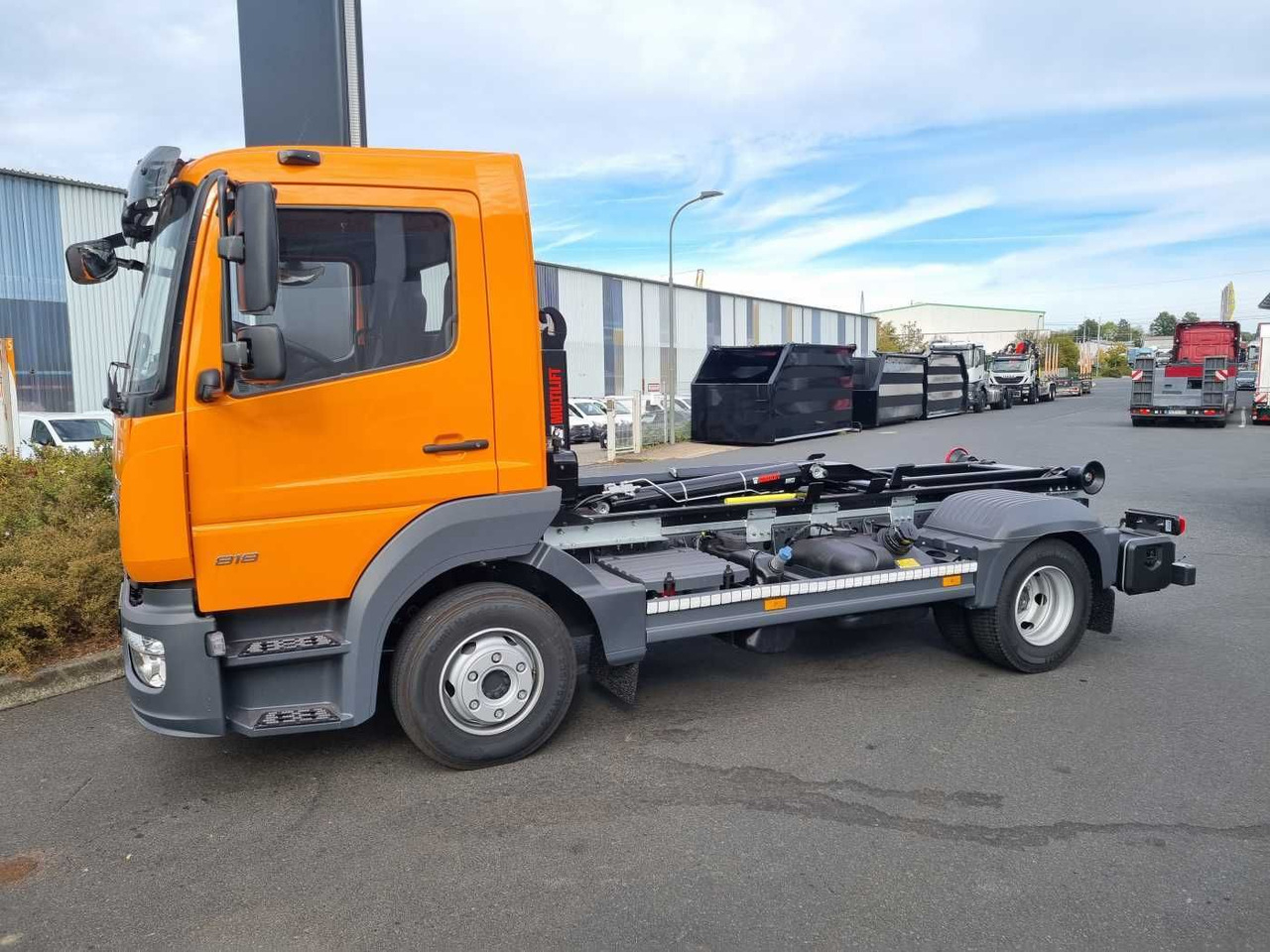 Mercedes-Benz Atego 818 K 4x2 HIAB XR5S3650 AHK Klima - Camión multibasculante: foto 4 Mercedes-Benz Atego 818 K 4x2 HIAB XR5S3650 AHK Klima - Camión multibasculante: foto 4