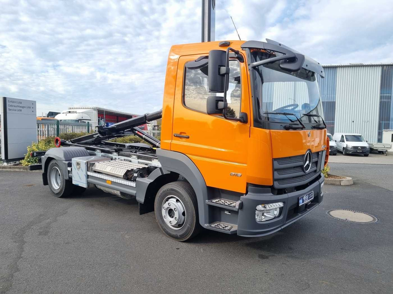 Mercedes-Benz Atego 818 K 4x2 HIAB XR5S3650 AHK Klima - Camión multibasculante: foto 5 Mercedes-Benz Atego 818 K 4x2 HIAB XR5S3650 AHK Klima - Camión multibasculante: foto 5