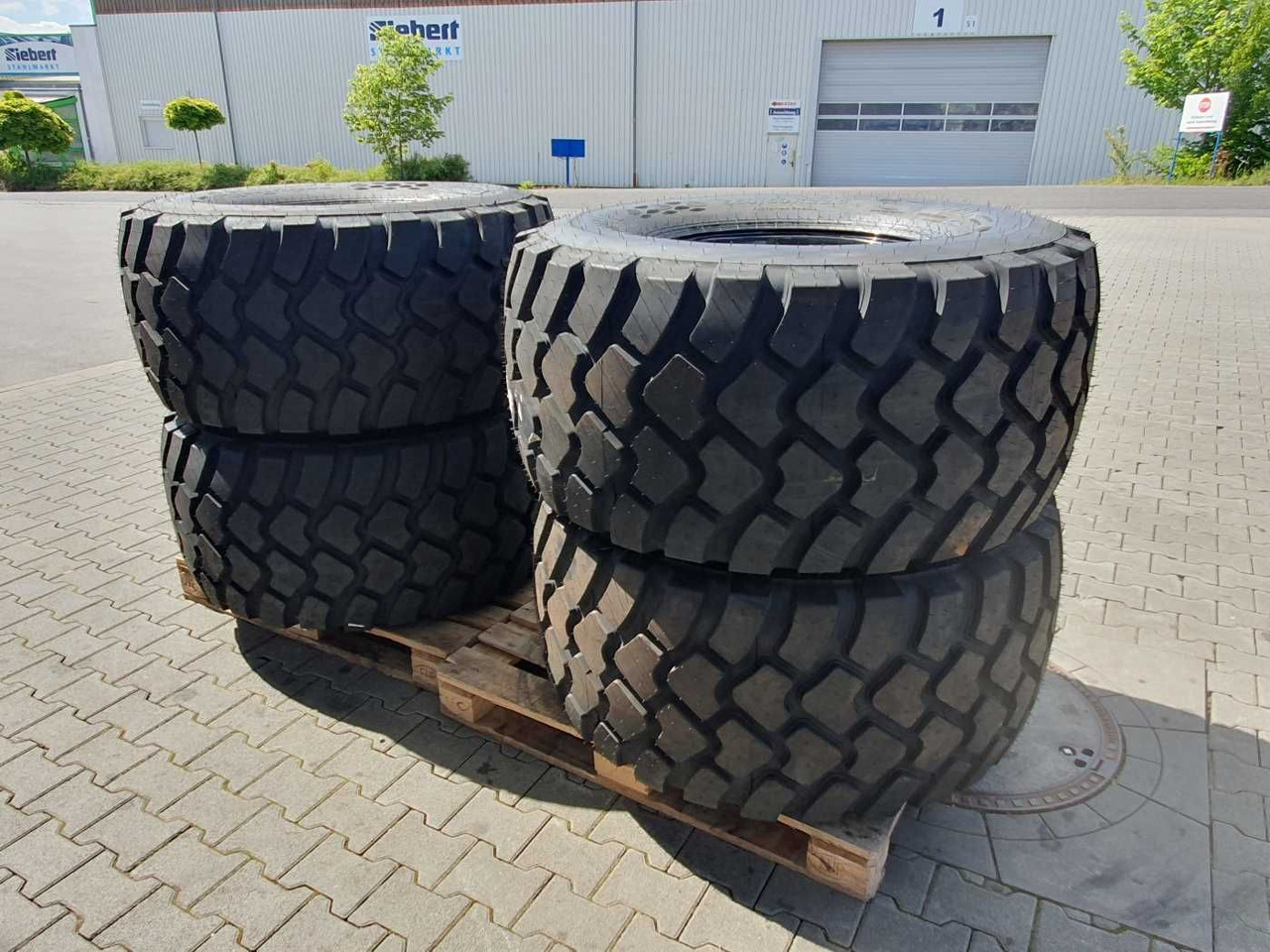 Mercedes-Benz Radlader Reifen mit Felge / NEU / lagernd - Rueda completa para Maquinaria agrícola: foto 5 Mercedes-Benz Radlader Reifen mit Felge / NEU / lagernd - Rueda completa para Maquinaria agrícola: foto 5