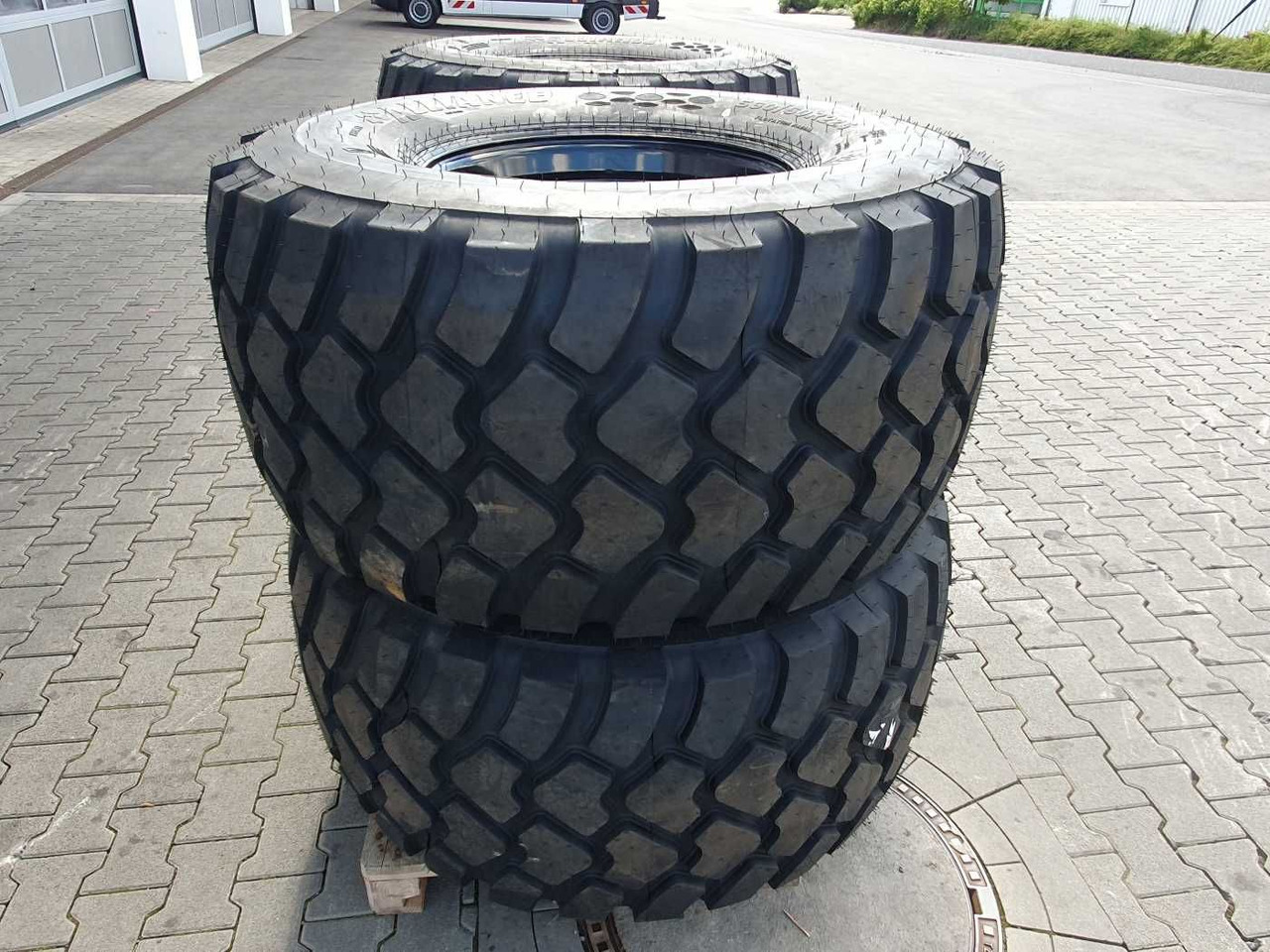 Mercedes-Benz Radlader Reifen mit Felge / NEU / lagernd - Rueda completa para Maquinaria agrícola: foto 4 Mercedes-Benz Radlader Reifen mit Felge / NEU / lagernd - Rueda completa para Maquinaria agrícola: foto 4