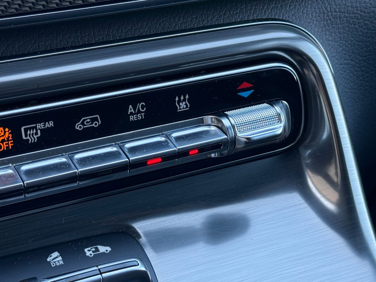 Furgoneta de pasajeros Mercedes-Benz V 300 d 4MATIC EXCLUSIVE AMG Tische AHK2,5to: foto 15 Furgoneta de pasajeros Mercedes-Benz V 300 d 4MATIC EXCLUSIVE AMG Tische AHK2,5to: foto 15