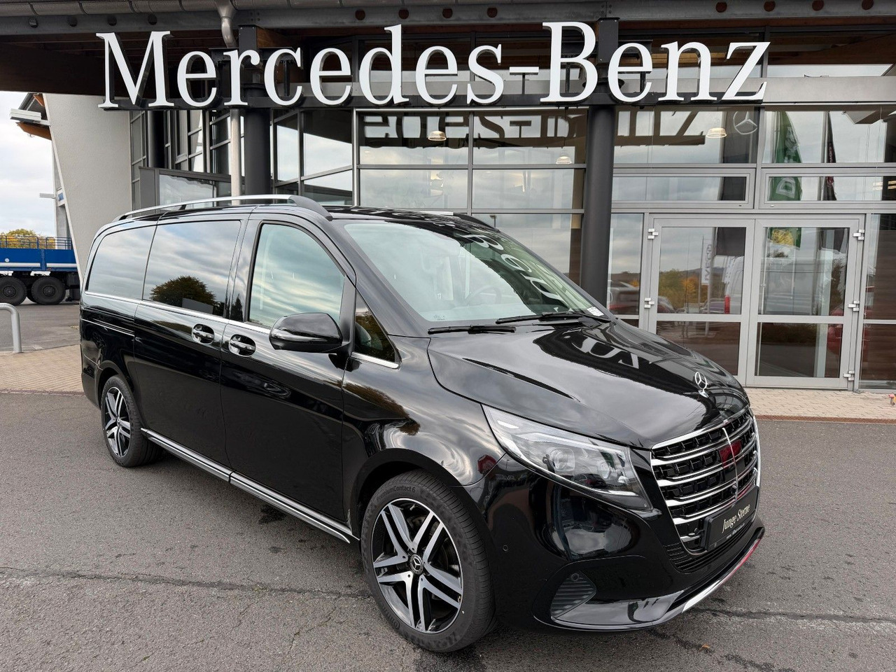 Mercedes-Benz V 300 d 4MATIC EXCLUSIVE Luxus-Sitze AHK2,5to - Coche familiar: foto 1 Mercedes-Benz V 300 d 4MATIC EXCLUSIVE Luxus-Sitze AHK2,5to - Coche familiar: foto 1