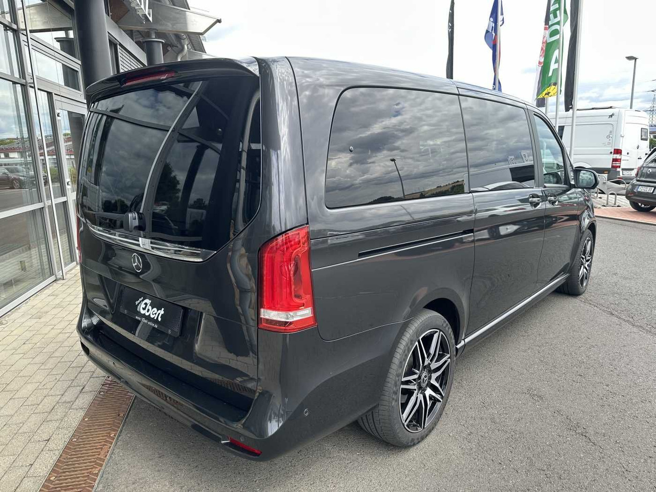 Mercedes-Benz V 300 d EDITION AMG AHK Tisch Leder ILS 7Sitze - Furgoneta de pasajeros: foto 4 Mercedes-Benz V 300 d EDITION AMG AHK Tisch Leder ILS 7Sitze - Furgoneta de pasajeros: foto 4