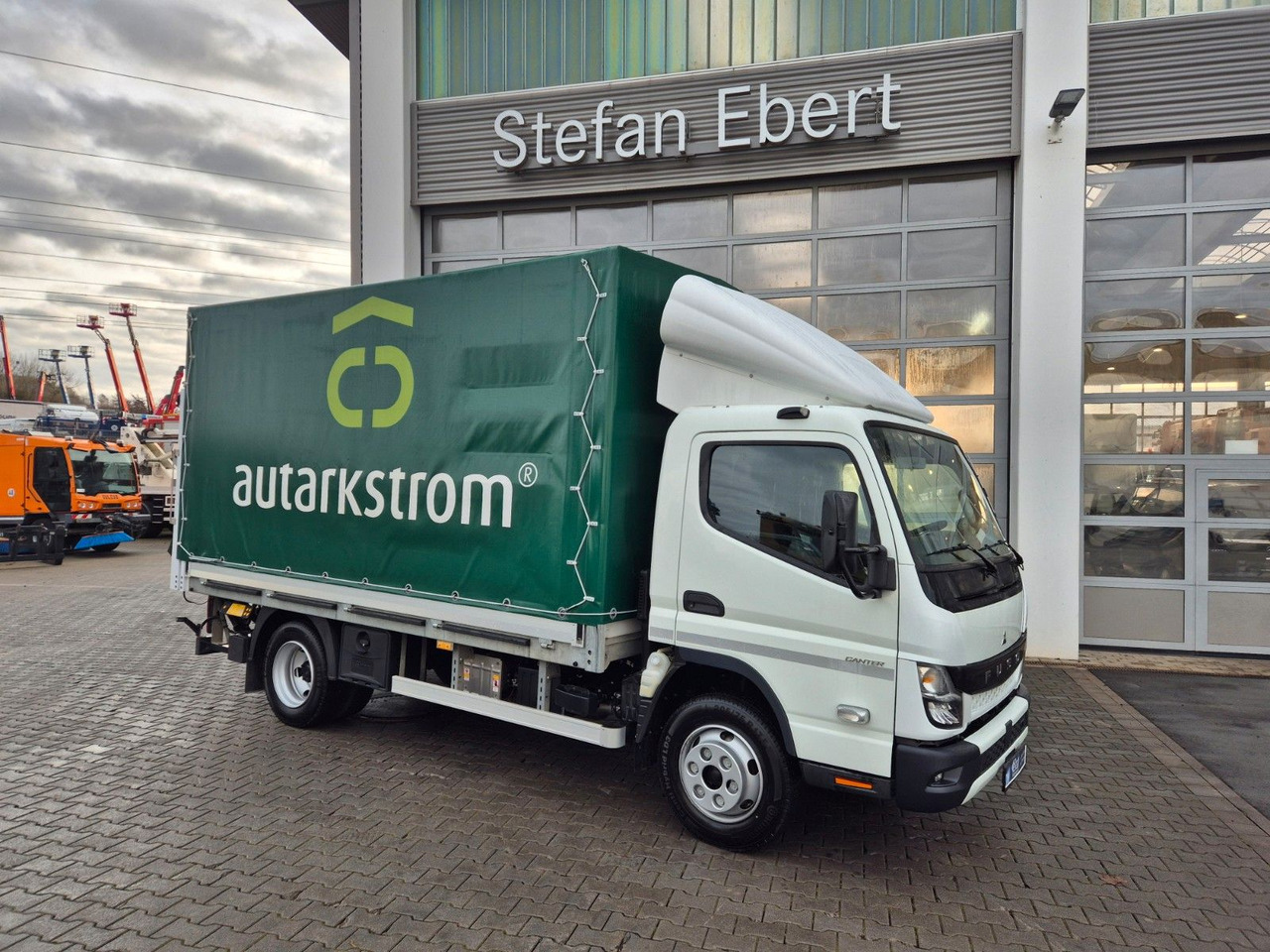 Mitsubishi Canter 7C15 LBW Klima Navi Kamera AHK - Furgoneta con lona: foto 4 Mitsubishi Canter 7C15 LBW Klima Navi Kamera AHK - Furgoneta con lona: foto 4