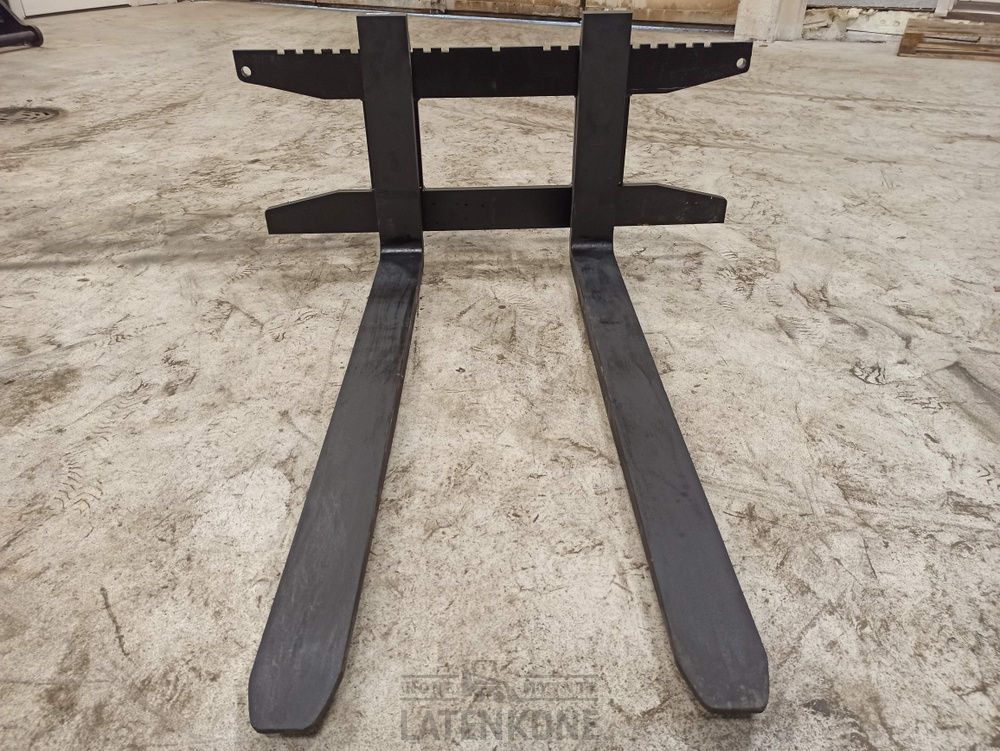 Laten Trukkipiikit 2000kg 1100mm/1200mm 2A Avant - Horquillas para Maquinaria de construcción: foto 2 Laten Trukkipiikit 2000kg 1100mm/1200mm 2A Avant - Horquillas para Maquinaria de construcción: foto 2