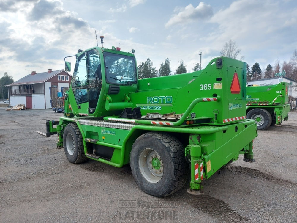 Merlo ROTO 40.25MCSS with basket, remote, jib - Manipulador telescópico: foto 4 Merlo ROTO 40.25MCSS with basket, remote, jib - Manipulador telescópico: foto 4