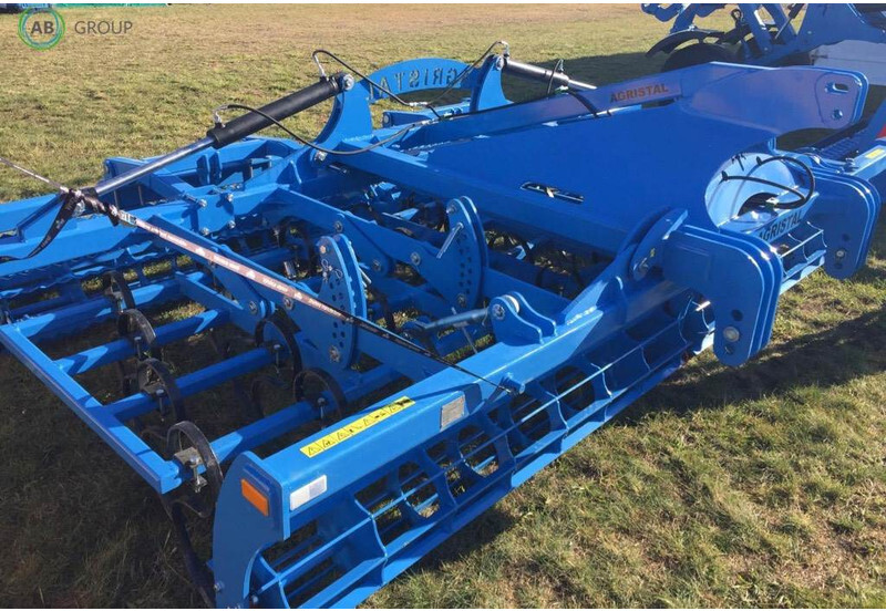 AGRISTAL Hydraulically folding seedbed cultivator/ - Cultivador: foto 2 AGRISTAL Hydraulically folding seedbed cultivator/ - Cultivador: foto 2