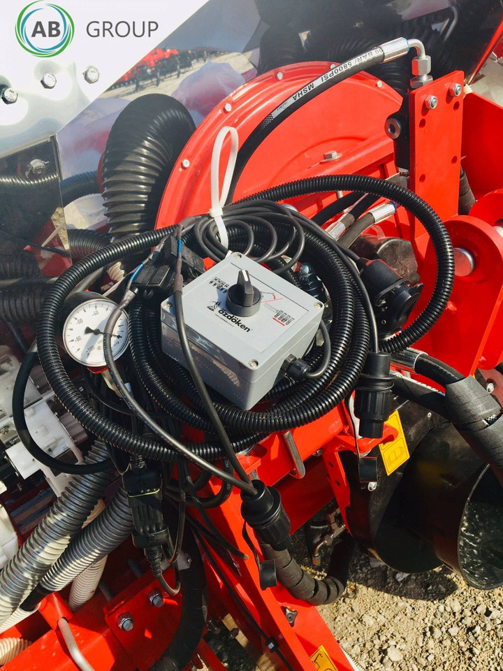 Ozdoken VPKT-DG8 eight-row pneumatic precision seeder with depth fertilization - Sembradora de precisión: foto 2 Ozdoken VPKT-DG8 eight-row pneumatic precision seeder with depth fertilization - Sembradora de precisión: foto 2