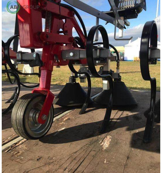 Solan Weeder with sprayer 3 rows/Binador - Grada: foto 1 Solan Weeder with sprayer 3 rows/Binador - Grada: foto 1