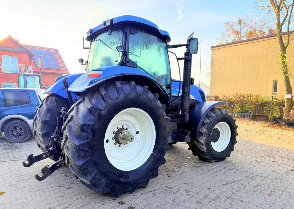 New Holland T7050 - Tractor: foto 5 New Holland T7050 - Tractor: foto 5