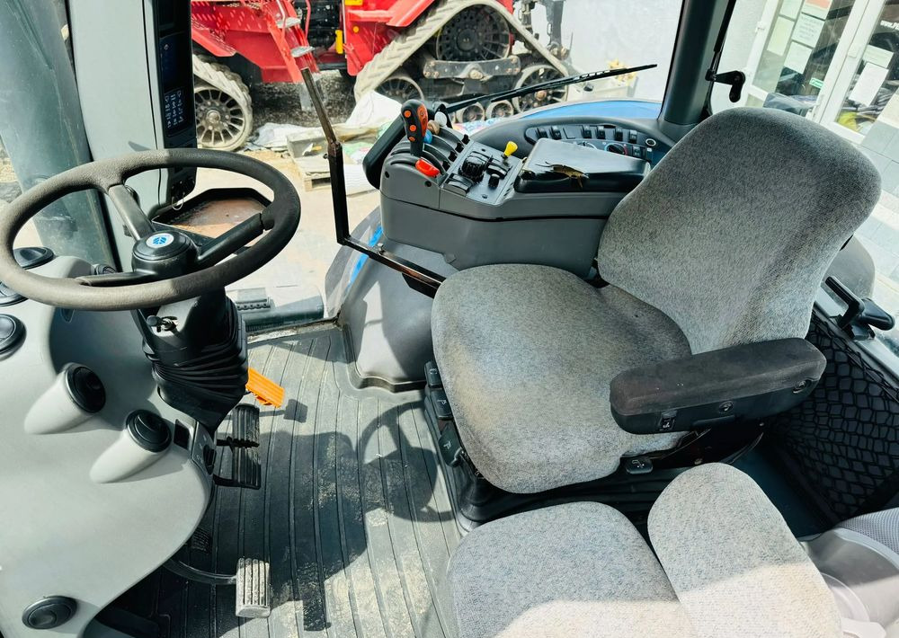 Tractor New Holland T8020: foto 8