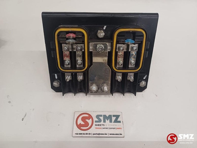 Caterpillar Fuse holder Caterpillar - Sistema eléctrico para Camión: foto 1 Caterpillar Fuse holder Caterpillar - Sistema eléctrico para Camión: foto 1
