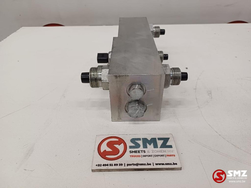 Caterpillar Hydraulic block Caterpillar - Hidráulica para Camión: foto 3 Caterpillar Hydraulic block Caterpillar - Hidráulica para Camión: foto 3