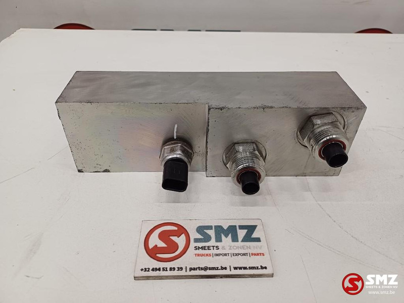 Caterpillar Hydraulic block Caterpillar - Hidráulica para Camión: foto 2 Caterpillar Hydraulic block Caterpillar - Hidráulica para Camión: foto 2