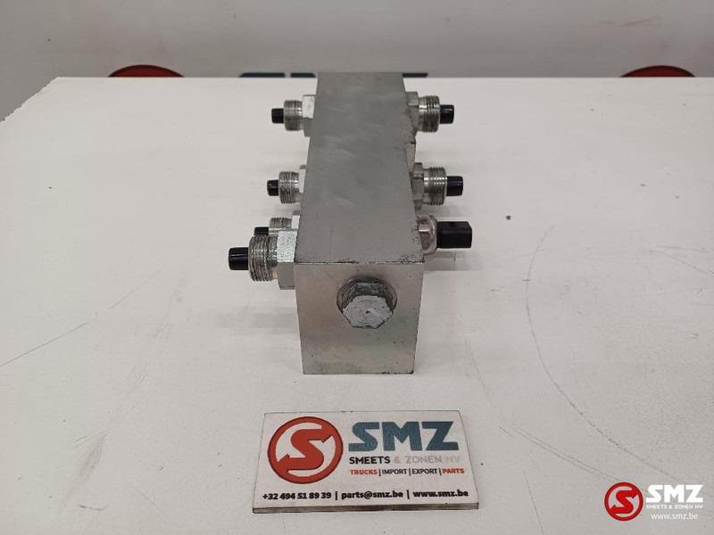 Caterpillar Hydraulic block Caterpillar - Hidráulica para Camión: foto 4 Caterpillar Hydraulic block Caterpillar - Hidráulica para Camión: foto 4