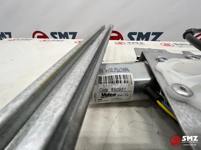 DAF Raambediening rechts - Motor de elevación de ventanas para Camión: foto 4 DAF Raambediening rechts - Motor de elevación de ventanas para Camión: foto 4