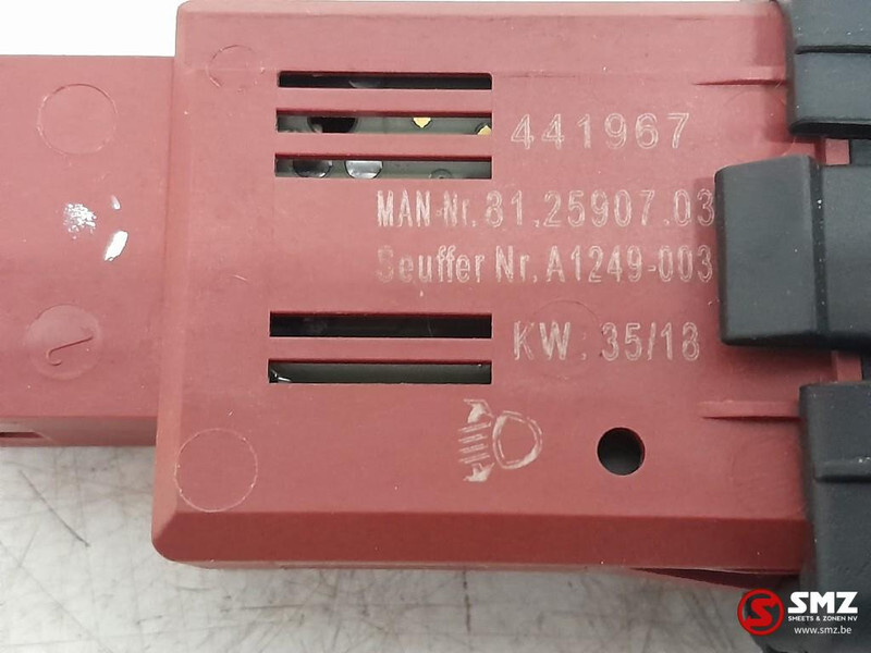 MAN Occ regelknop koplampbereik MAN - Sistema eléctrico para Camión: foto 2 MAN Occ regelknop koplampbereik MAN - Sistema eléctrico para Camión: foto 2