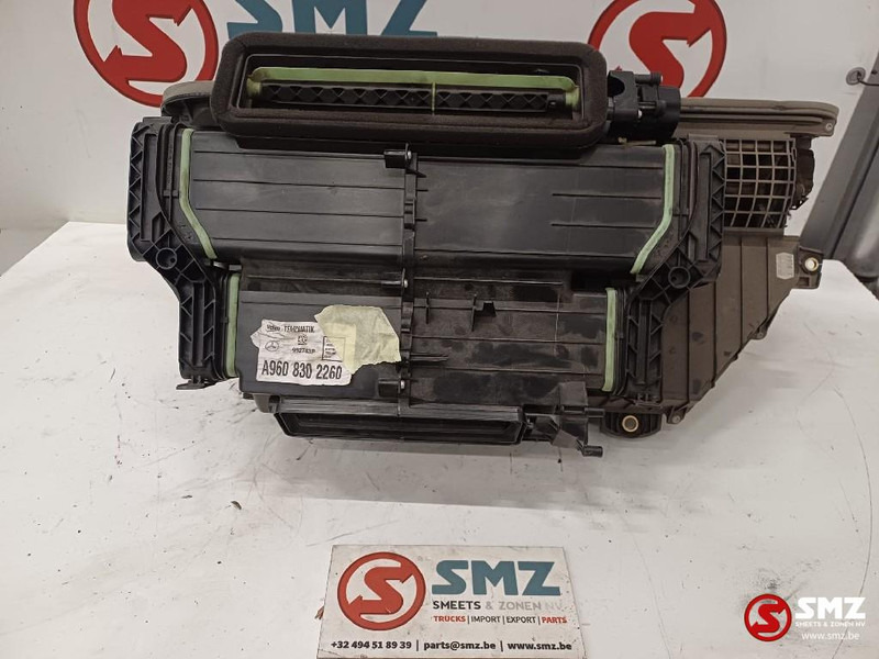 Mercedes-Benz Occ kachelhuis Mercedes - Calefacción/ Ventilación para Camión: foto 1 Mercedes-Benz Occ kachelhuis Mercedes - Calefacción/ Ventilación para Camión: foto 1