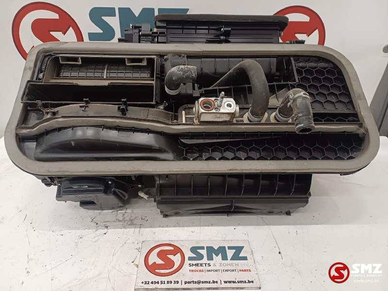 Mercedes-Benz Occ kachelhuis Mercedes - Calefacción/ Ventilación para Camión: foto 2 Mercedes-Benz Occ kachelhuis Mercedes - Calefacción/ Ventilación para Camión: foto 2