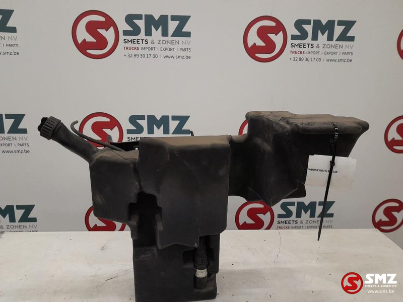 Mercedes-Benz Occ ruitensproeiervloeistoftank + waterpomp Merced - Limpiaparabrisas para Camión: foto 2 Mercedes-Benz Occ ruitensproeiervloeistoftank + waterpomp Merced - Limpiaparabrisas para Camión: foto 2