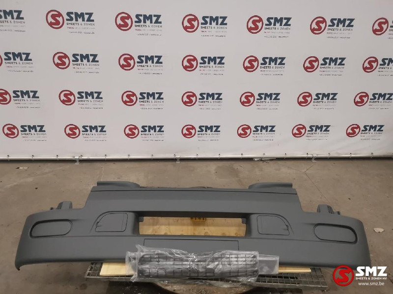 Renault Bumper zonder gaten en spoiler Renault Premium - Parachoques para Camión: foto 1 Renault Bumper zonder gaten en spoiler Renault Premium - Parachoques para Camión: foto 1