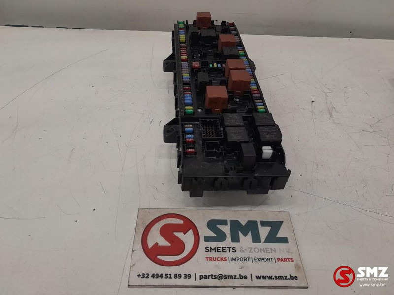 Renault Occ ECU VMCU2 regeleenheid Renault - Unidad de control para Camión: foto 4 Renault Occ ECU VMCU2 regeleenheid Renault - Unidad de control para Camión: foto 4