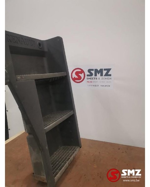 Renault Occ Opstapbak rechts Renault Magnum - Peldaño para Camión: foto 2 Renault Occ Opstapbak rechts Renault Magnum - Peldaño para Camión: foto 2