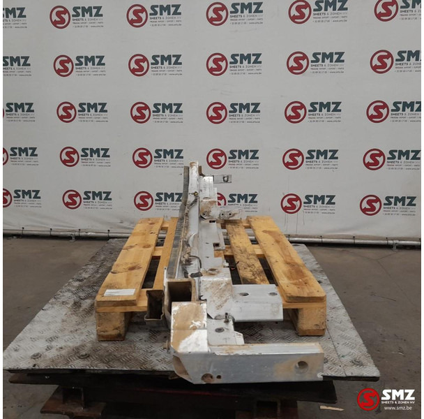 Renault Occ onderrijdbeveiliging Renault - Parachoques para Camión: foto 4 Renault Occ onderrijdbeveiliging Renault - Parachoques para Camión: foto 4