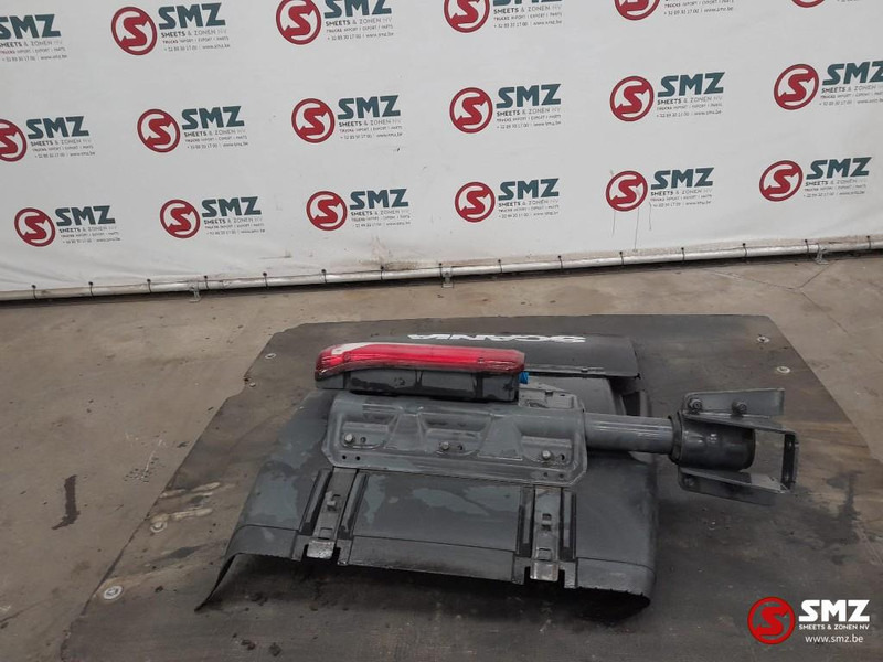 Scania Occ spatbord met steun rechtsachteraan Scania - Carrocería y exterior para Camión: foto 2 Scania Occ spatbord met steun rechtsachteraan Scania - Carrocería y exterior para Camión: foto 2