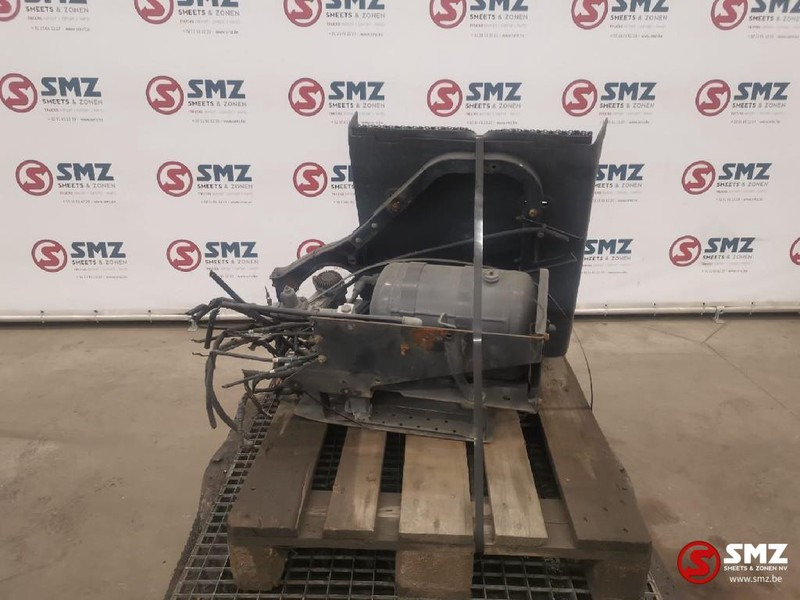 Volvo Occ Spatbord links met luchtketel Volvo FM9 - Carrocería y exterior para Camión: foto 2 Volvo Occ Spatbord links met luchtketel Volvo FM9 - Carrocería y exterior para Camión: foto 2