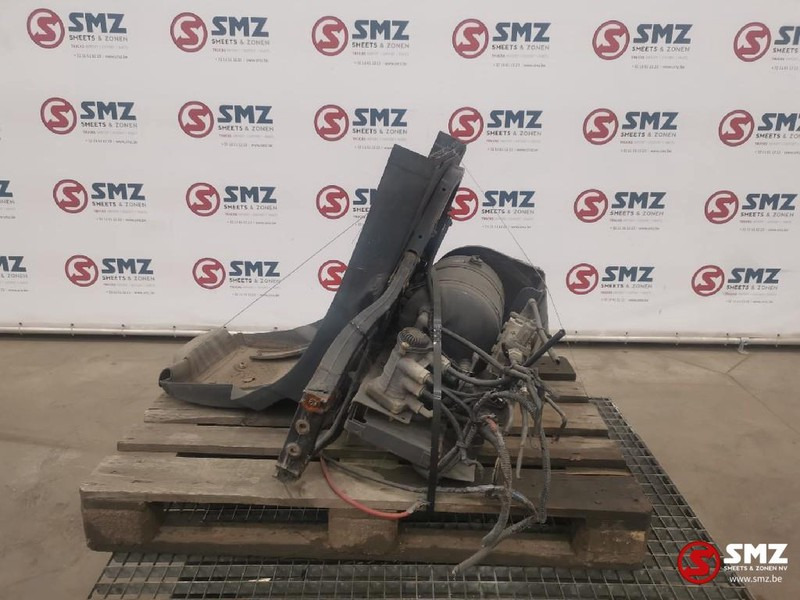 Volvo Occ Spatbord links met luchtketel Volvo FM9 - Carrocería y exterior para Camión: foto 1 Volvo Occ Spatbord links met luchtketel Volvo FM9 - Carrocería y exterior para Camión: foto 1