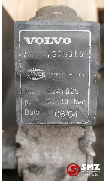 Volvo Occ Spatbordsteun met ventielen Volvo FH12 - Carrocería y exterior para Camión: foto 4 Volvo Occ Spatbordsteun met ventielen Volvo FH12 - Carrocería y exterior para Camión: foto 4