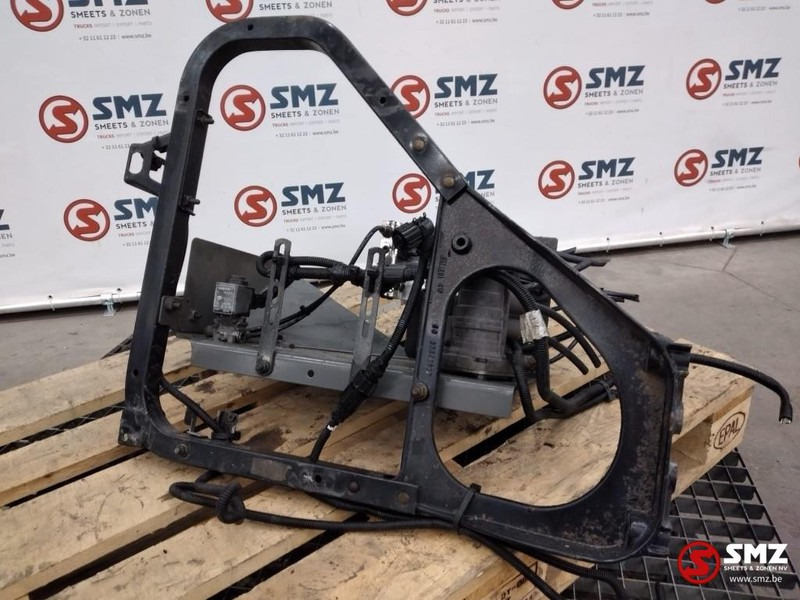 Volvo Occ Spatbordsteun met ventielen Volvo FH12 - Carrocería y exterior para Camión: foto 1 Volvo Occ Spatbordsteun met ventielen Volvo FH12 - Carrocería y exterior para Camión: foto 1