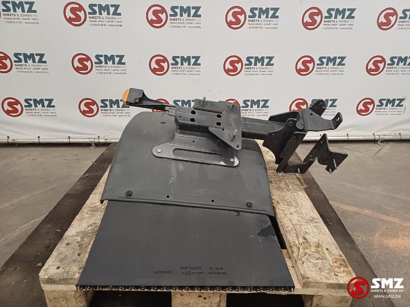 Volvo Occ spatbord cabine achter L/R + spatbordsteun Vol - Carrocería y exterior para Camión: foto 2 Volvo Occ spatbord cabine achter L/R + spatbordsteun Vol - Carrocería y exterior para Camión: foto 2